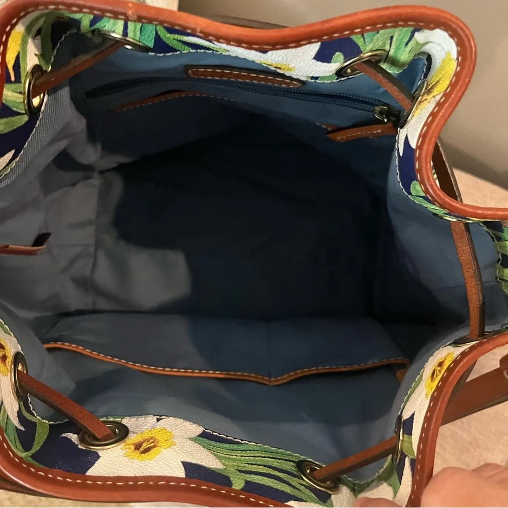 DOONEY and BOURKE Daffodil Drawstring Flower Floral Tassel Bucket Bag - Picture 11 of 13